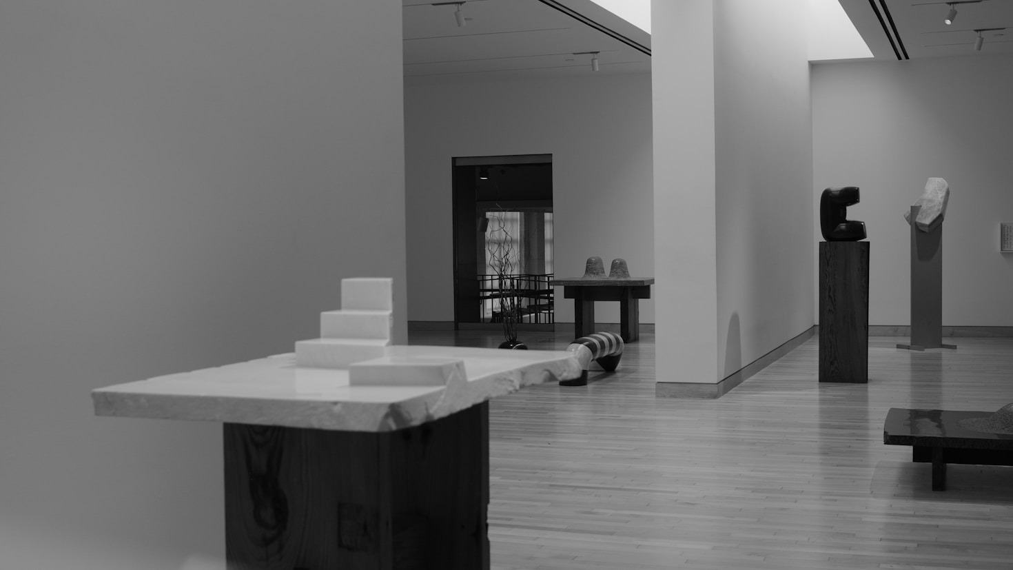 El poder del minimalismo en la escultura